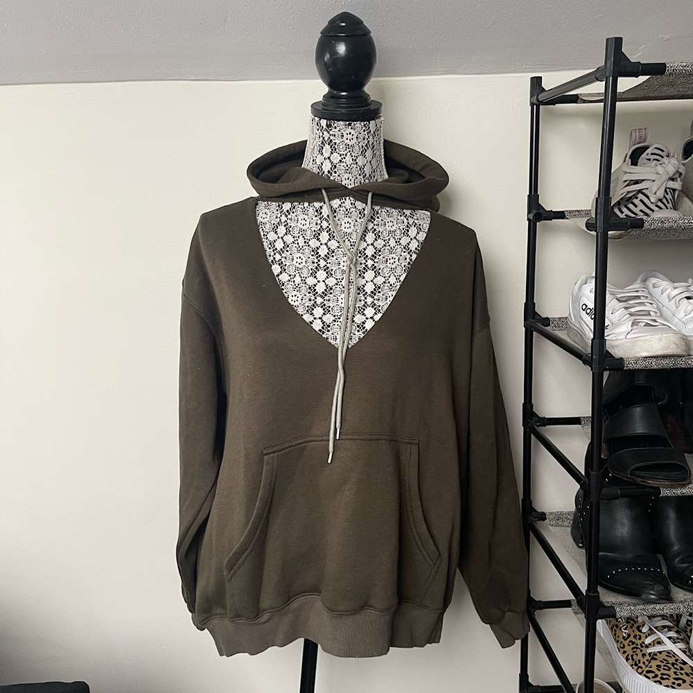 Emma & Sam LF cutout hoodie
